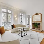 Eiffel Tower 5 Bedrooms 10 Guests With 2 Carpark